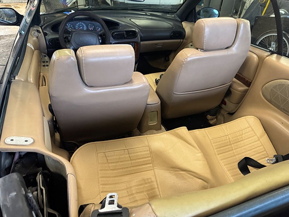 Chrysler Stratus 10 of 18