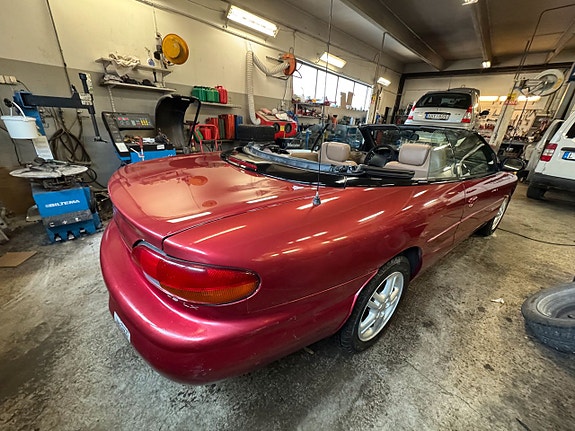 Chrysler Stratus 14 of 18