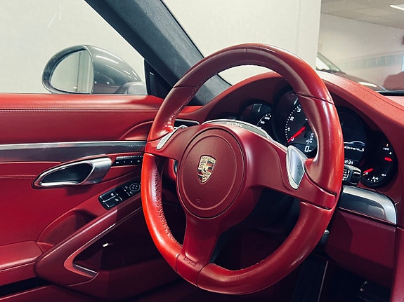 Porsche 911 Carrera S 14 of 27