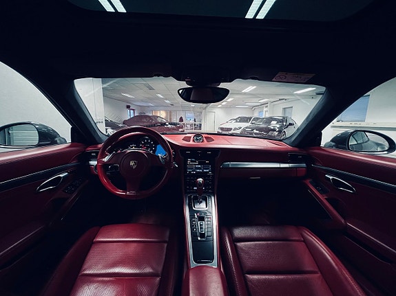 Porsche 911 Carrera S 9 of 27