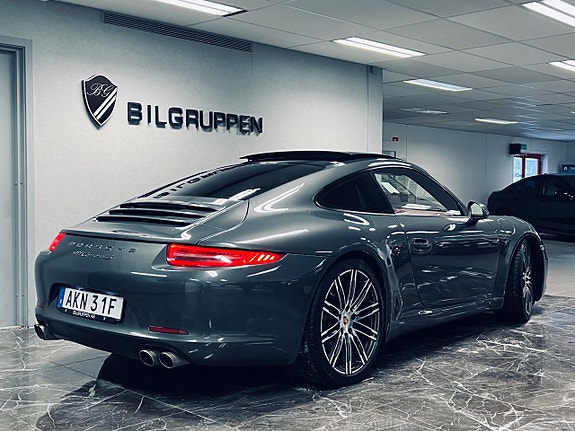 Porsche 911 Carrera S 5 of 5