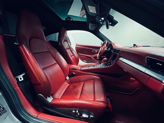 Porsche 911 Carrera S 13 of 27