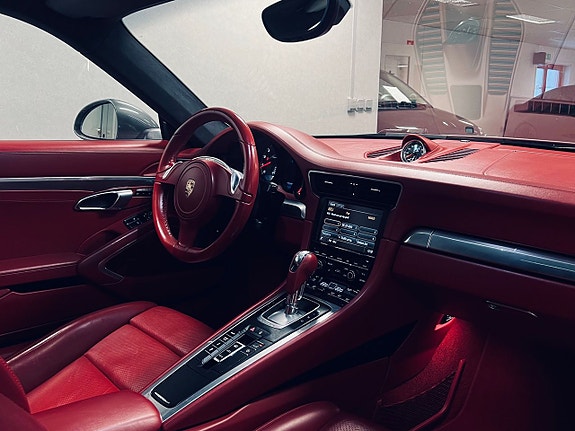 Porsche 911 Carrera S 11 of 27