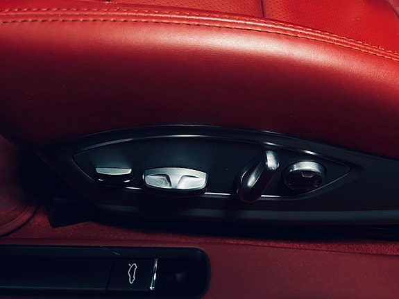 Porsche 911 Carrera S 17 of 27