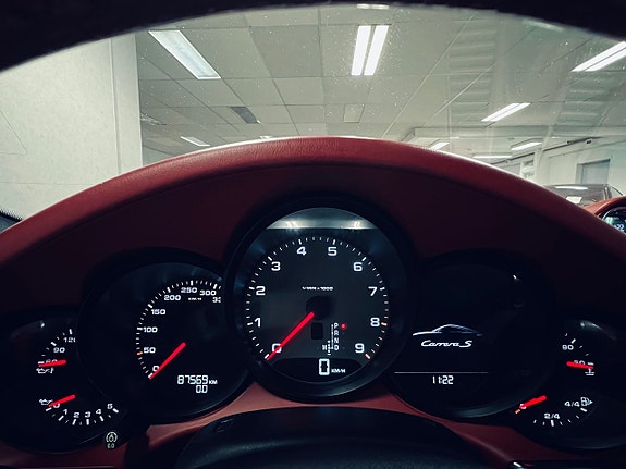 Porsche 911 Carrera S 15 of 27