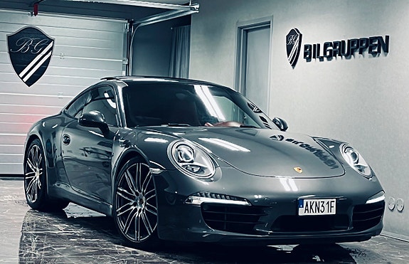 Porsche 911 Carrera S 2 of 5