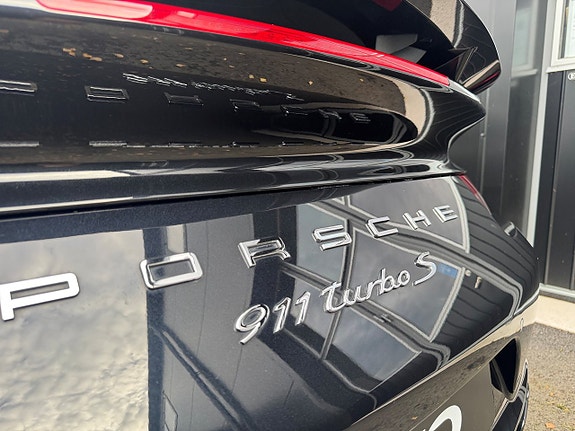 Porsche 911 Turbo S 17 of 20