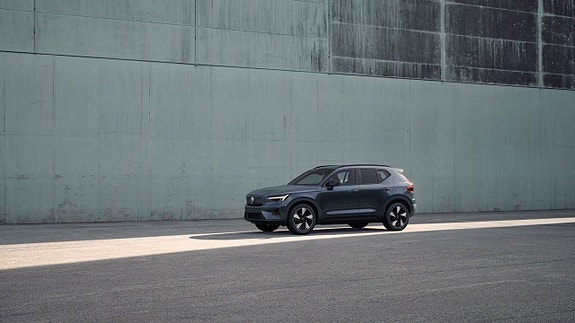 Volvo EX40 7 of 17