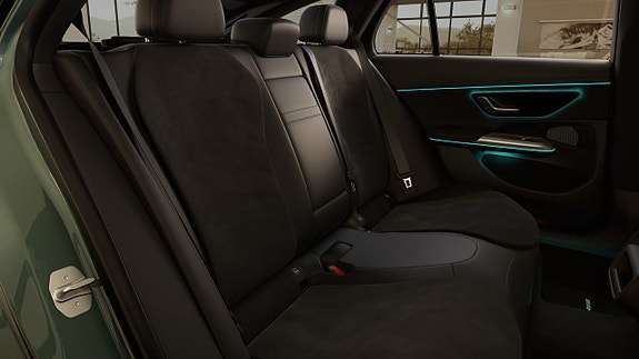 Mercedes-Benz E300 e 14 of 16