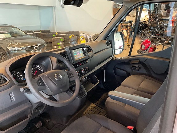Nissan Interstar 7 of 9