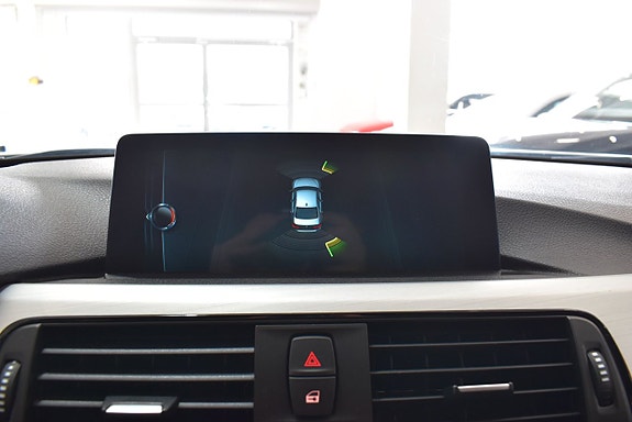 BMW 330e 14 of 17
