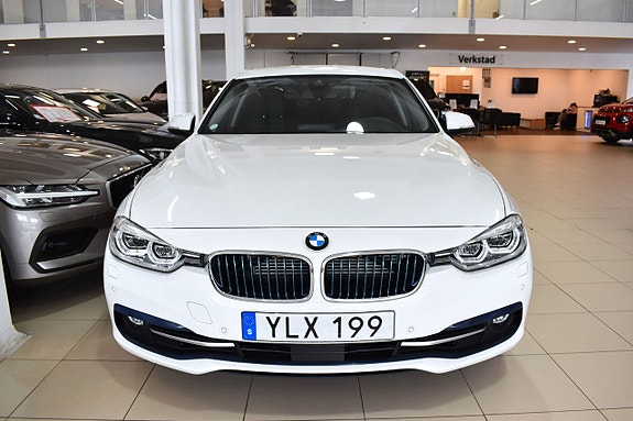 BMW 330e 2 of 17