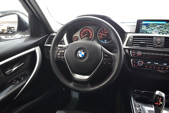 BMW 330e 10 of 17