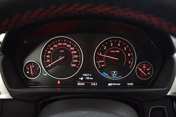 BMW 330e 11 of 17