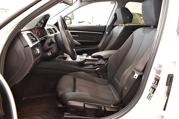 BMW 330e 6 of 17