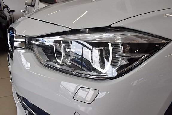 BMW 330e 16 of 17