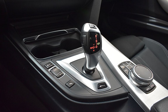 BMW 330e 12 of 17