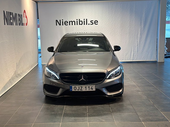 Mercedes-Benz C300 2 of 5