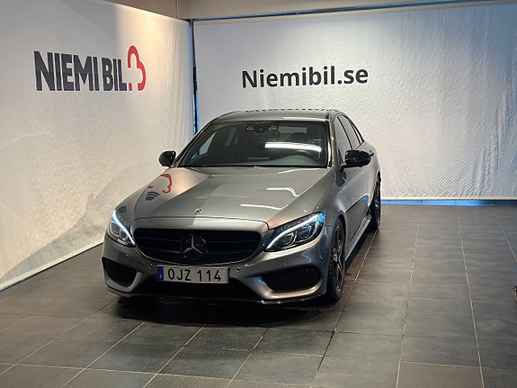Mercedes-Benz C300 4 of 5