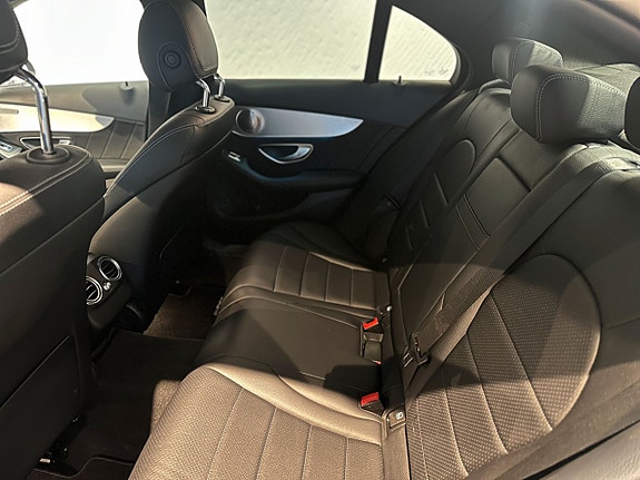 Mercedes-Benz C300 14 of 20