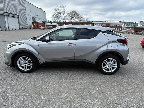 Toyota C-HR 7 of 13