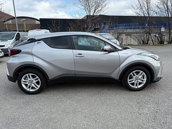 Toyota C-HR 6 of 13
