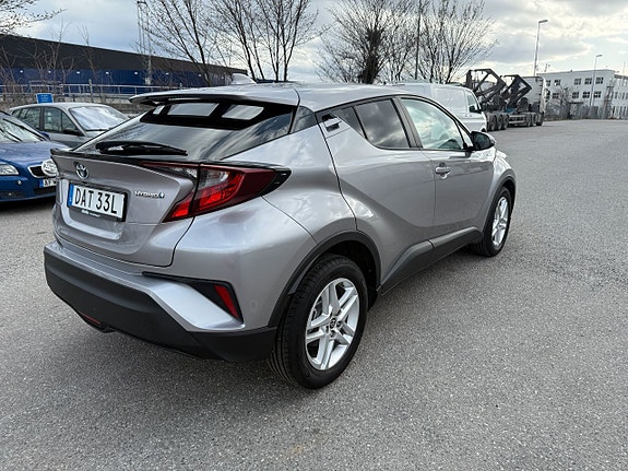 Toyota C-HR 4 of 13