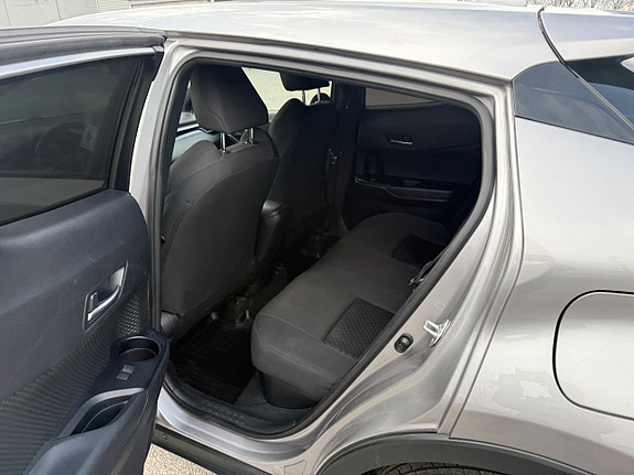 Toyota C-HR 12 of 13