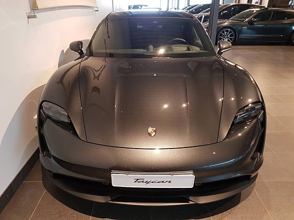 Porsche Taycan Sport Turismo 3 of 5