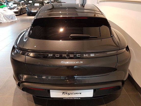Porsche Taycan Sport Turismo 5 of 5