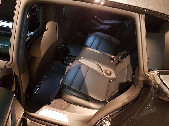 Porsche Taycan 4S 10 of 12