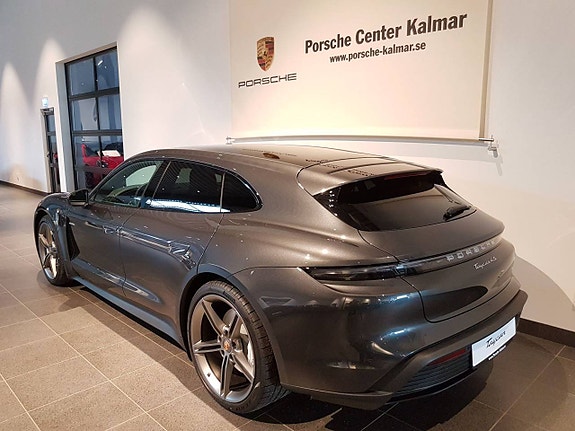 Porsche Taycan Sport Turismo 4 of 5