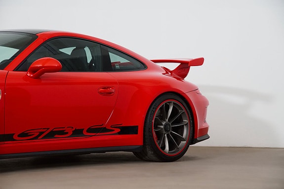 Porsche 911 4 of 5