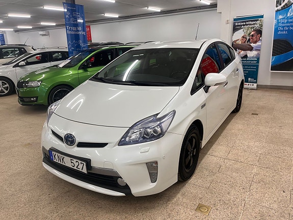 Toyota Prius Plug-in Hybrid 3 of 14