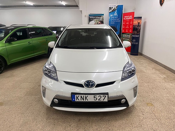 Toyota Prius Plug-in Hybrid 2 of 14