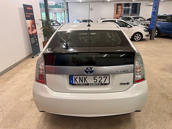 Toyota Prius Plug-in Hybrid 5 of 14