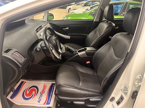 Toyota Prius Plug-in Hybrid 7 of 14
