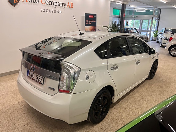 Toyota Prius Plug-in Hybrid 6 of 14