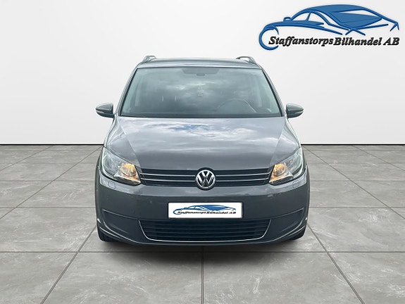 Volkswagen Touran 2 of 5