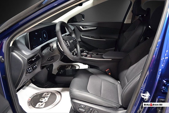 Kia EV6 8 of 16