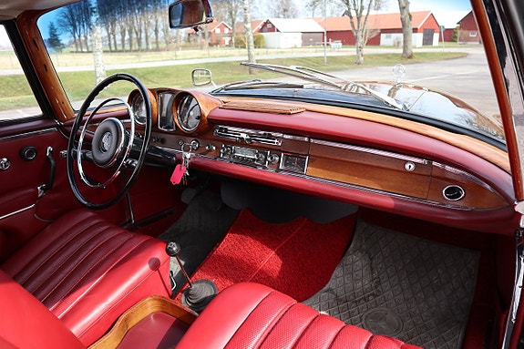 Mercedes-Benz W111 14 of 19