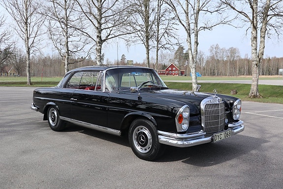 Mercedes-Benz W111 6 of 19