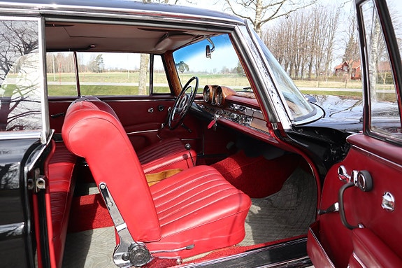 Mercedes-Benz W111 11 of 19