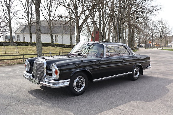 Mercedes-Benz W111