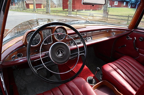 Mercedes-Benz W111 9 of 19