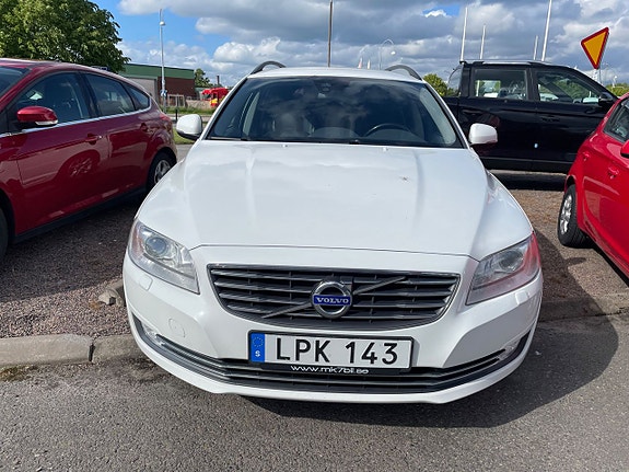 Volvo V70 2 of 9