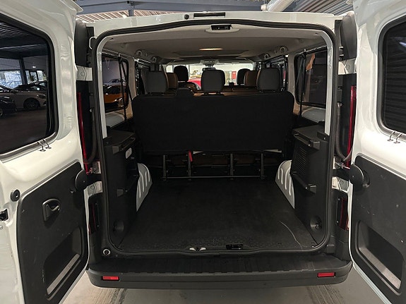 Renault Trafic 17 of 17