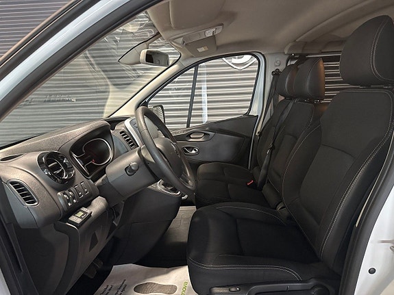 Renault Trafic 14 of 17