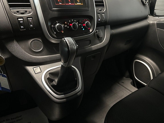 Renault Trafic 10 of 17