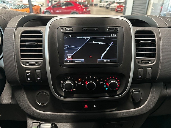 Renault Trafic 11 of 17